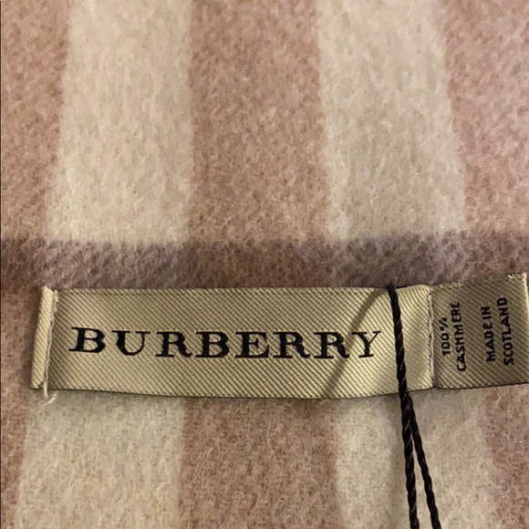 ❄️ NWT Burberry Cashmere Scarf - Picture 2 of 5
